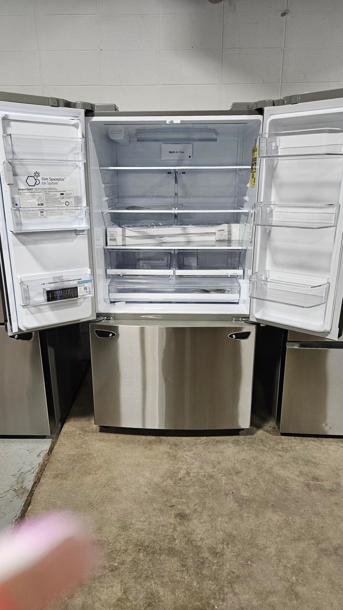 LG Scratch and Dent New Never Used Refrigerator (F135)