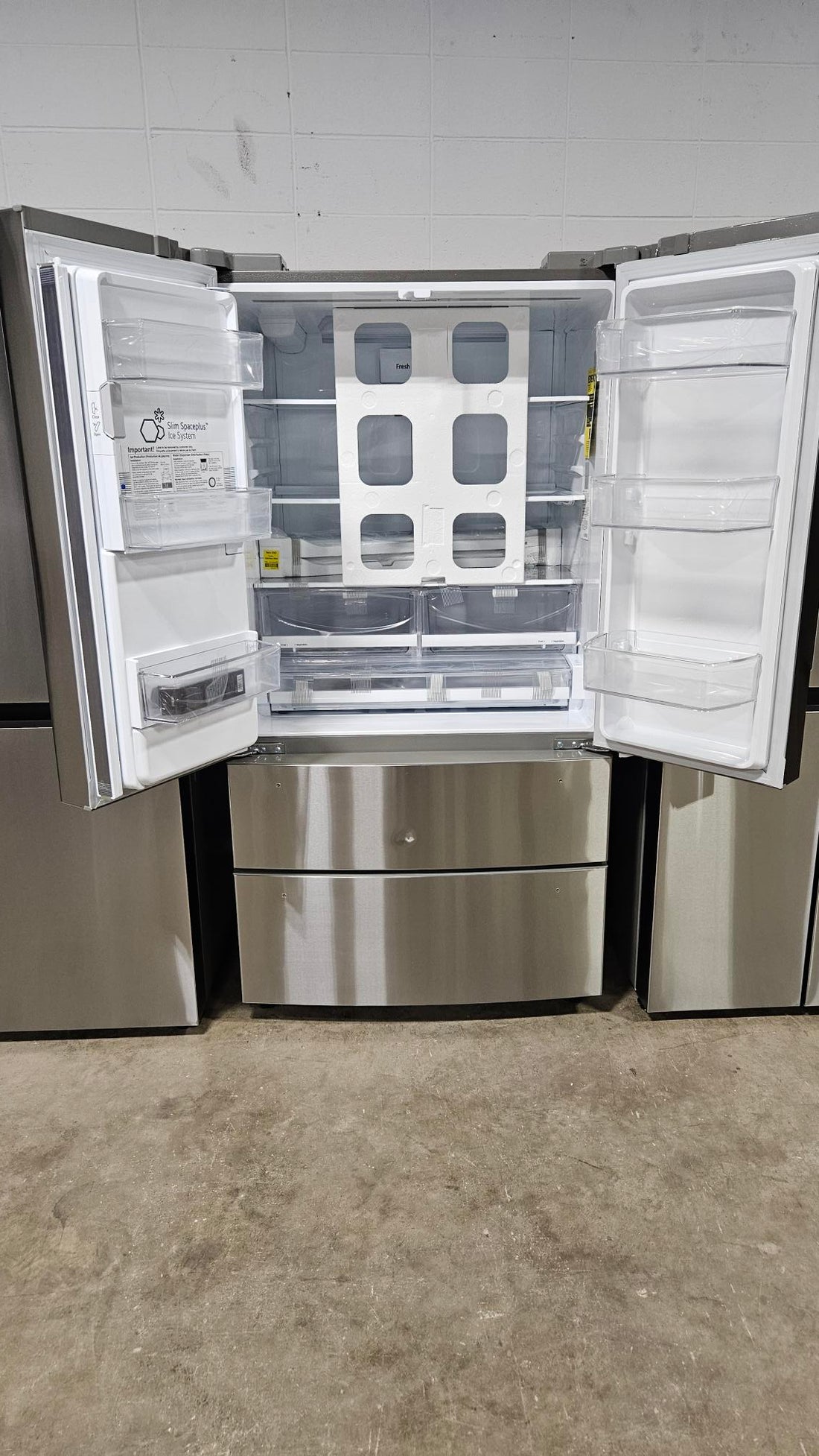 LG Scratch and Dent New Never Used Refrigerator (F138)